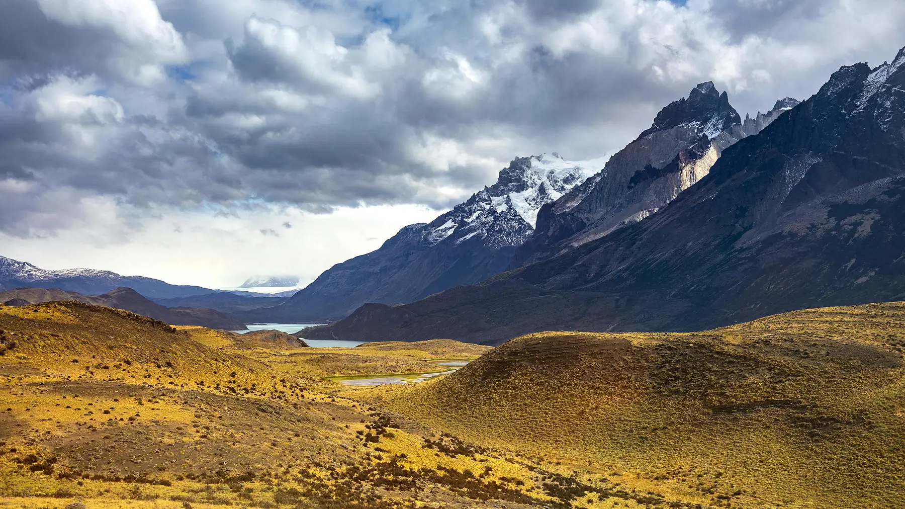 Dramatic granite peaks and turquoise lakes of Torres del Paine National Park