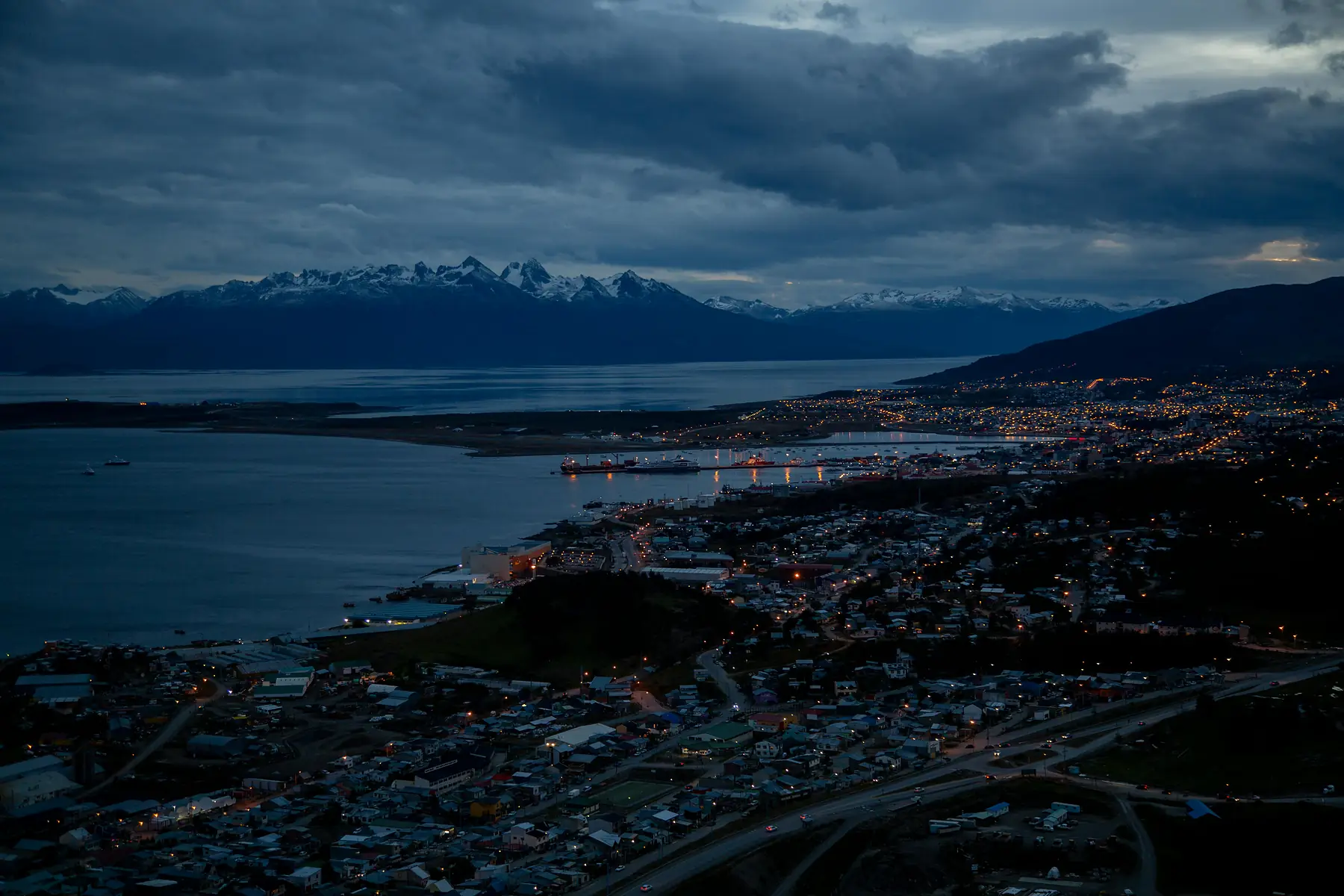 Map showing Ushuaia accommodation zones from port to mountain